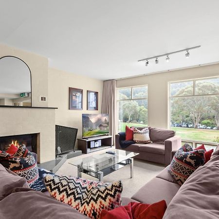 Village Green 2 Bedroom Loft Townhouse With Views Fireplace And Garage Parking Thredbo Bagian luar foto