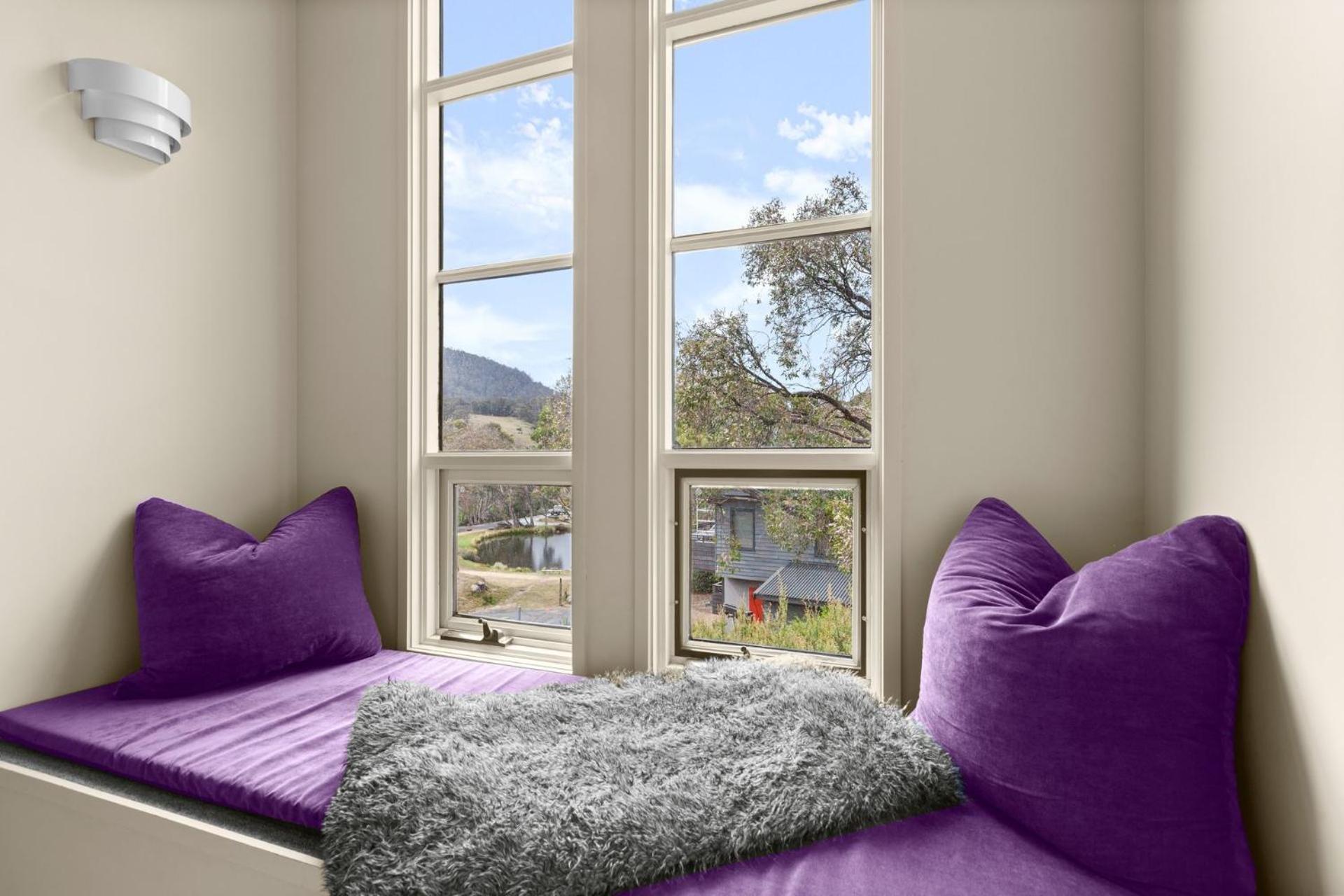 Village Green 2 Bedroom Loft Townhouse With Views Fireplace And Garage Parking Thredbo Bagian luar foto
