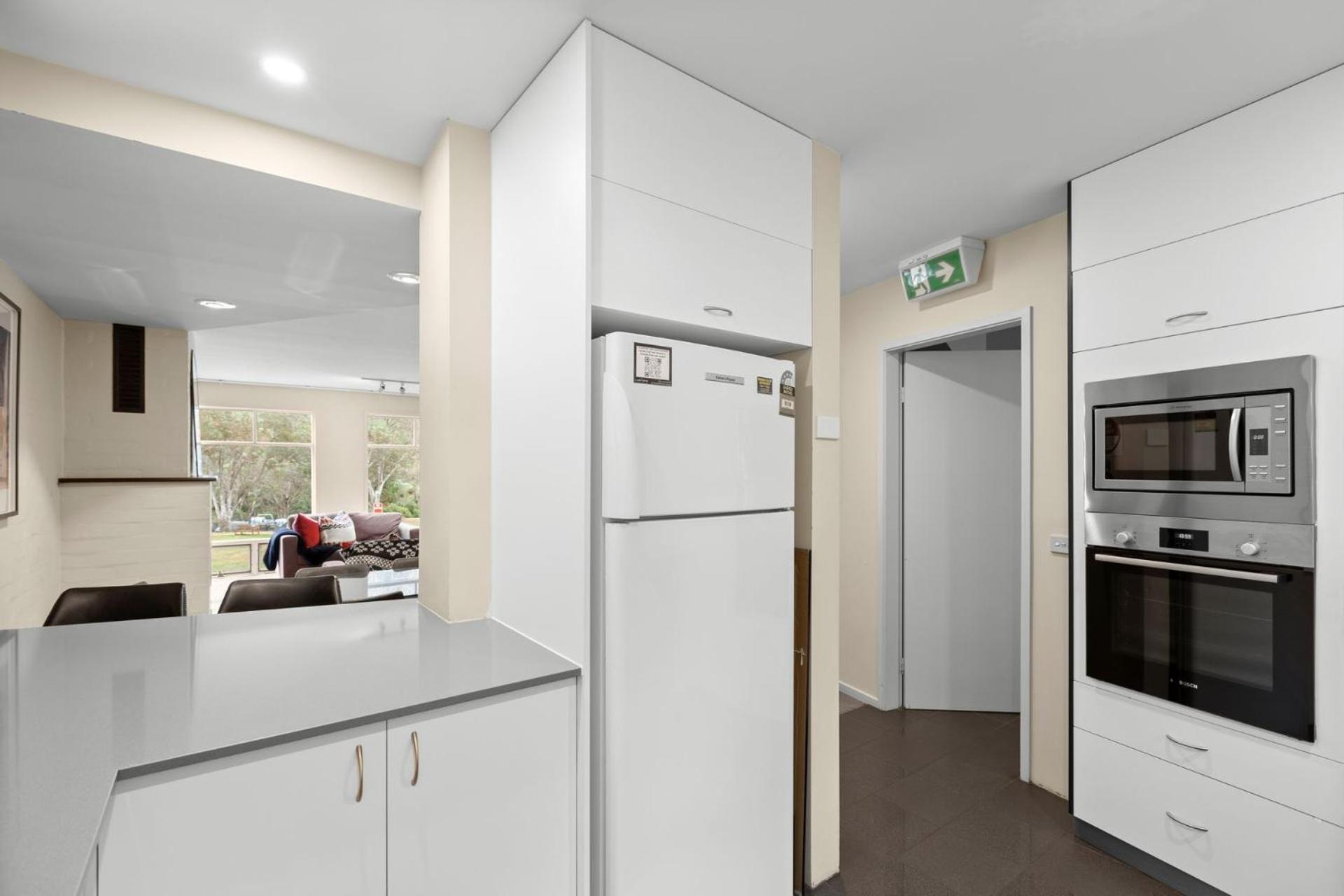 Village Green 2 Bedroom Loft Townhouse With Views Fireplace And Garage Parking Thredbo Bagian luar foto