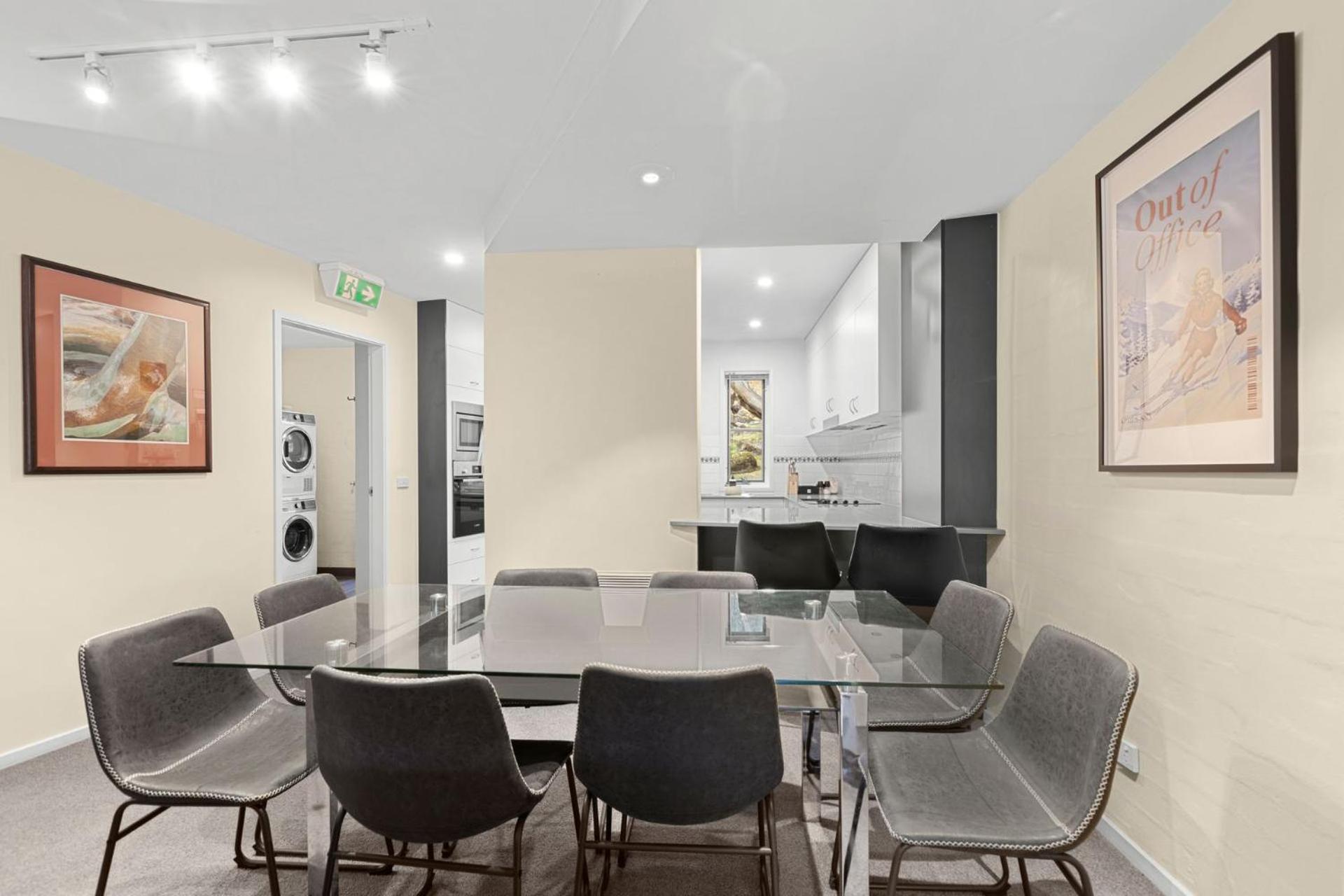 Village Green 2 Bedroom Loft Townhouse With Views Fireplace And Garage Parking Thredbo Bagian luar foto